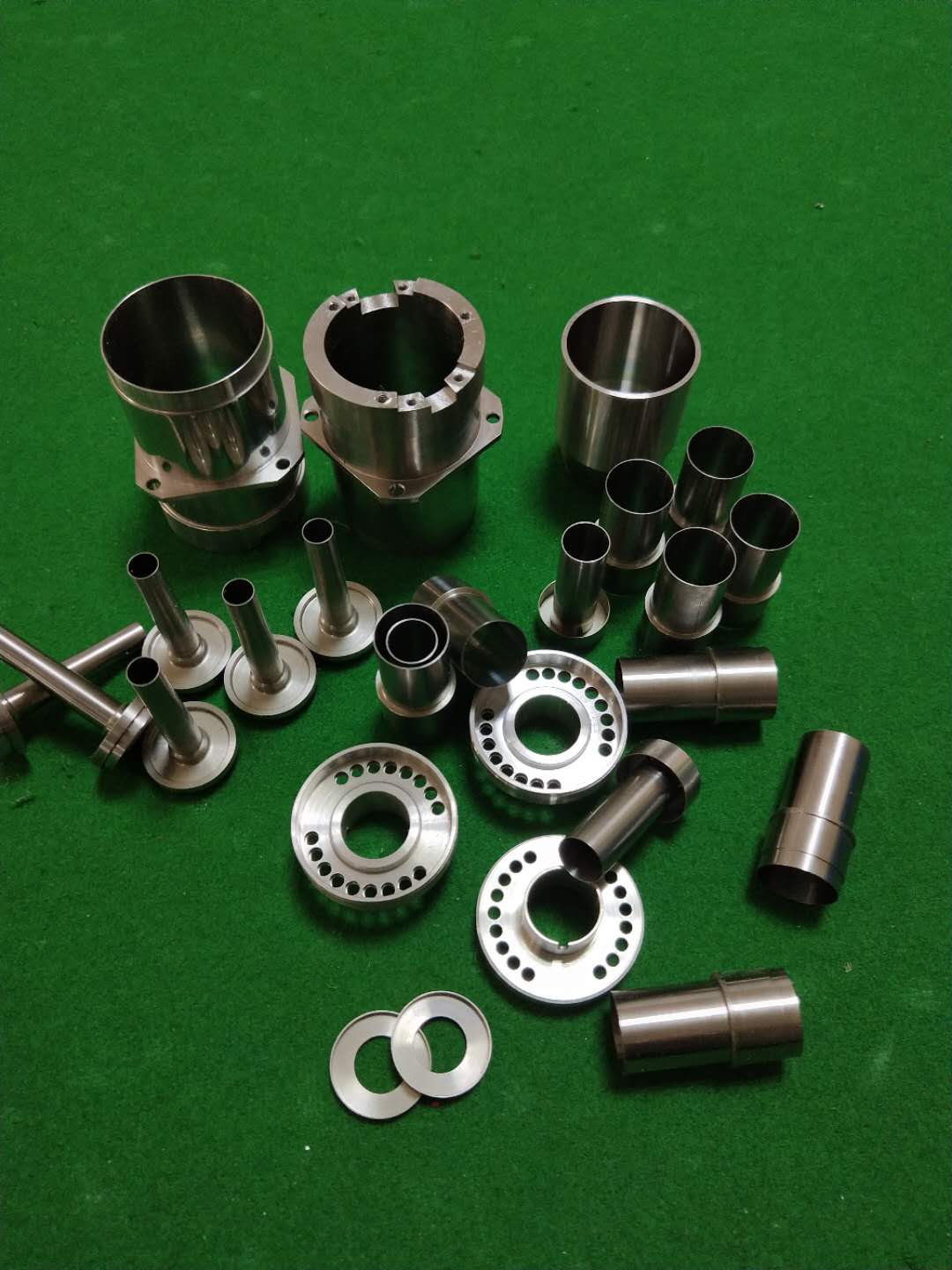 �������